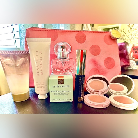 Estée Lauder Beauty Set with Pink Estée Lauder Polka Dot Makeup Bag